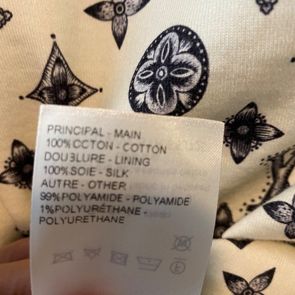 Authentic Louis Vuitton Logo T-shirt with flutter sleeves - Picture 7 of 7